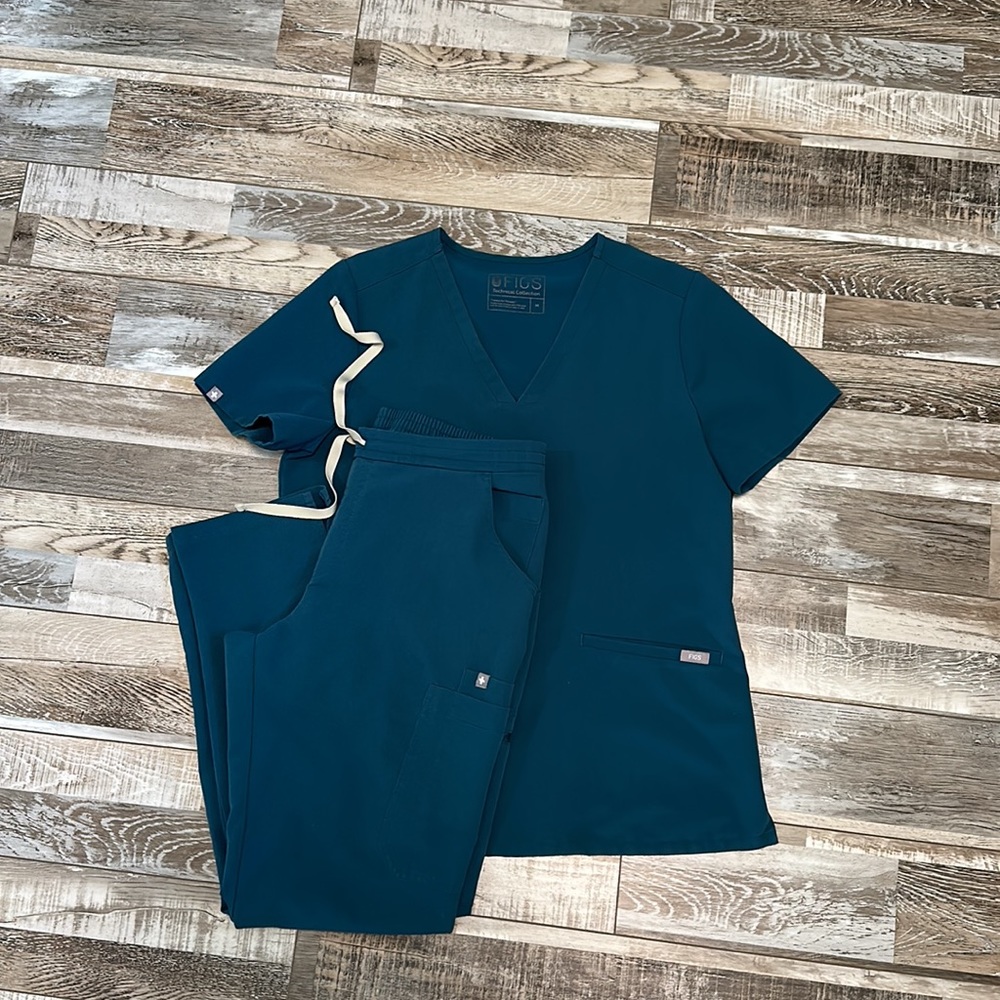 Dark Green Medium Fig Scrub Set - image 4